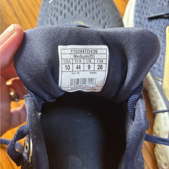 Brooks Dark Blue Men Athletic Shoes 10 NWOT - Picture 7 of 10